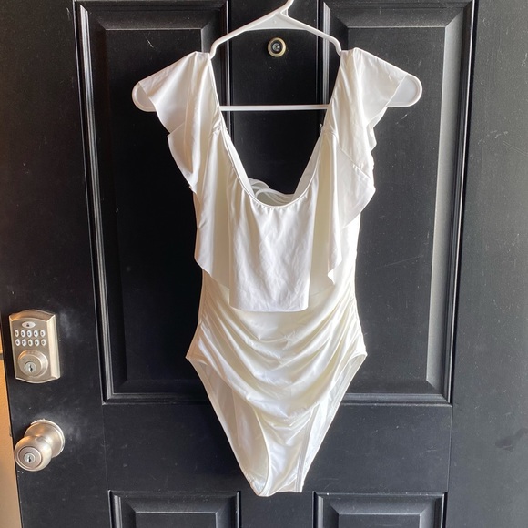 LA BLANCA Island Goddess Ruffled Tummy Control One Piece Swimsuit Size 8 - Picture 4 of 11